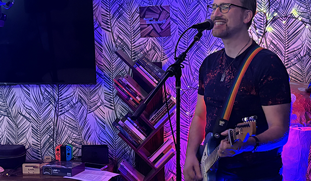 Live music at UniTea